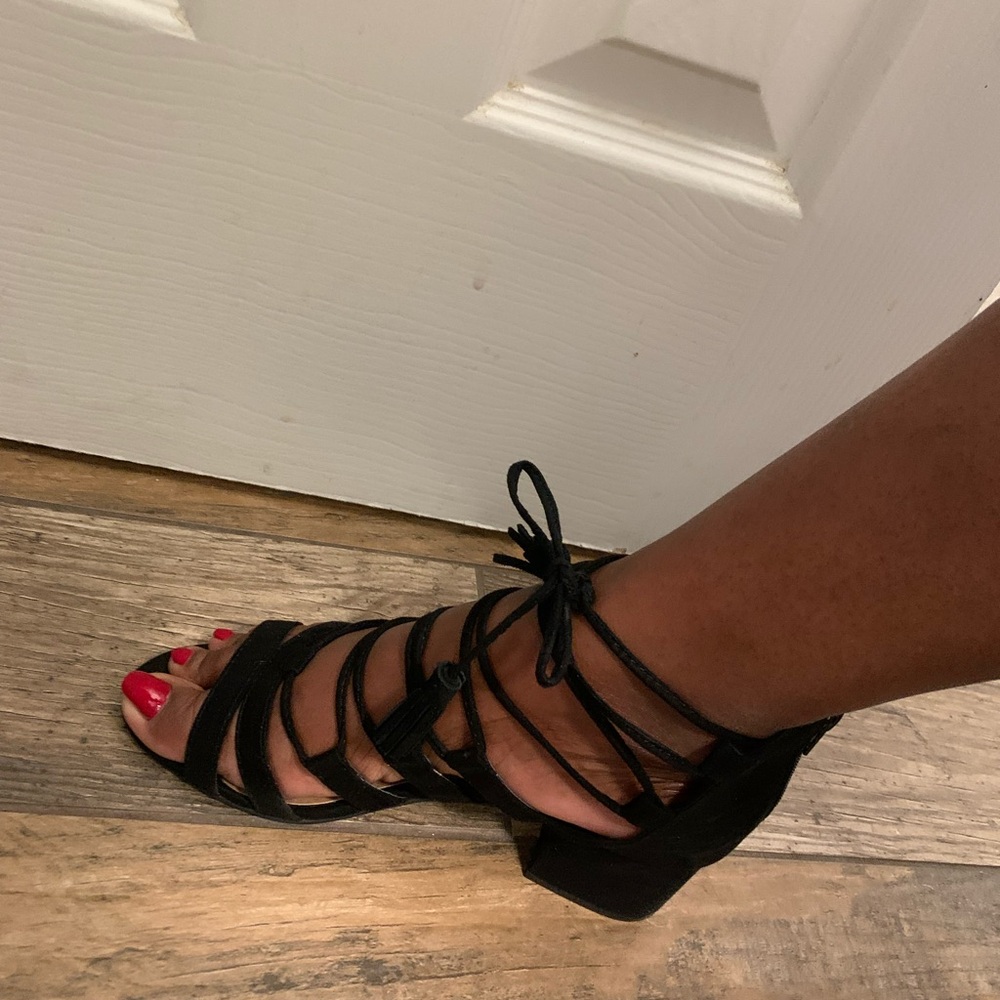 Black ladies Shoes with Comfortable Fit and Stylish Design